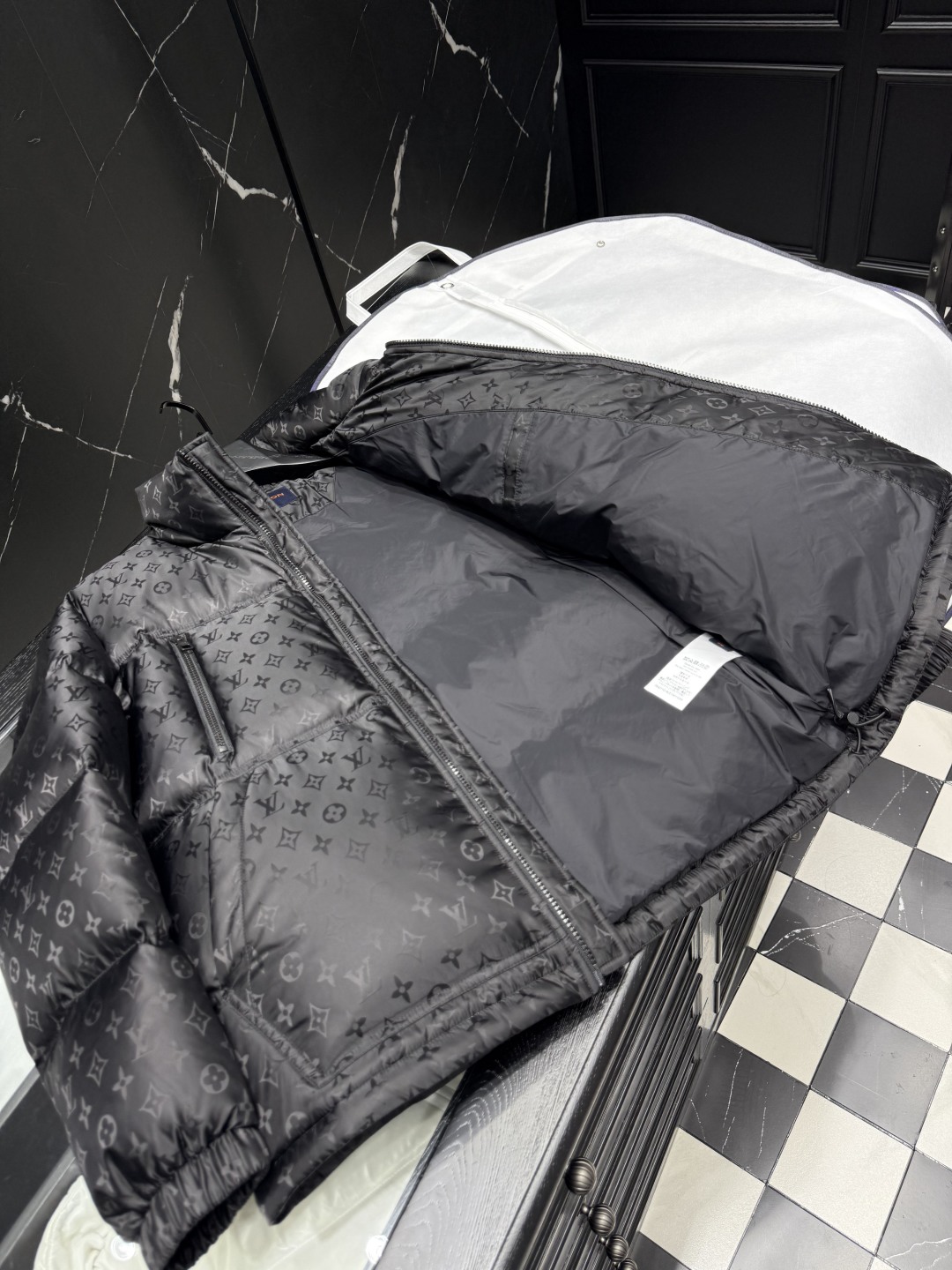 Louis Vuitton Monogram Padded Down Jacket,Black Fashionable and Comfortable 3 cmp i1755357355889 3812 0 2