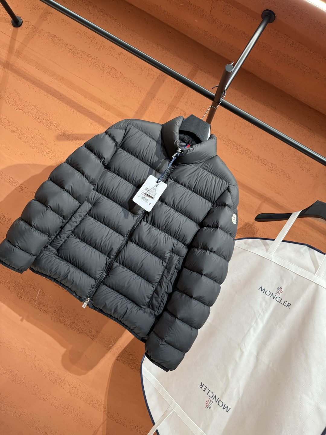 Пуховик Moncler