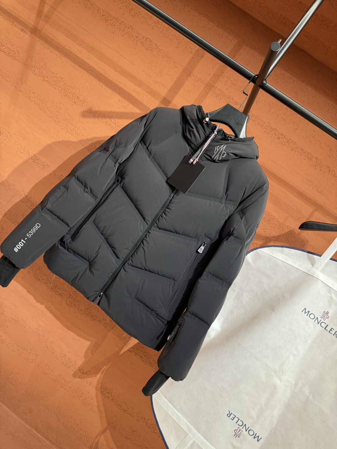 Пуховик Moncler