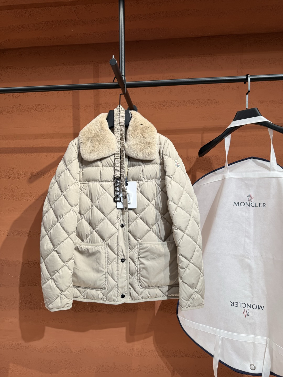 Пуховик Moncler