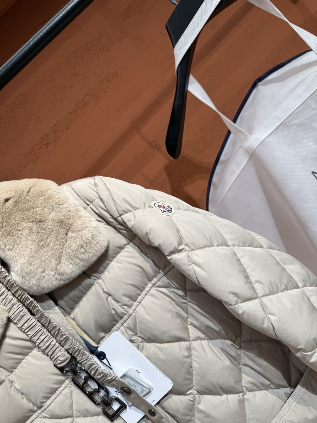 Пуховик Moncler