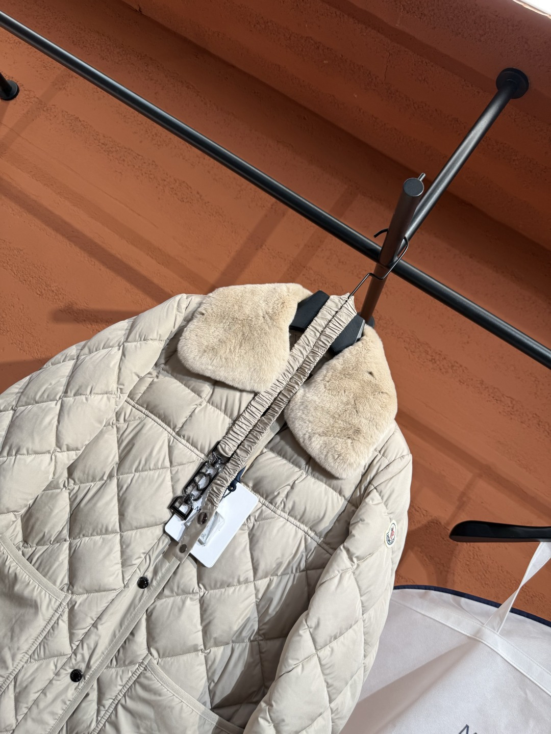 Пуховик Moncler