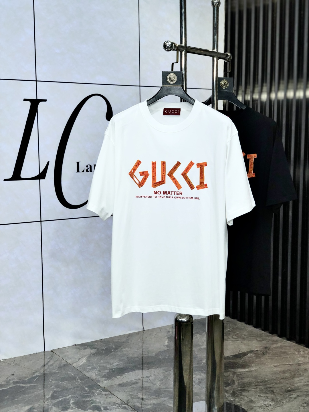 NO:447291,.Gucci. Wear 200 catties. 2025 spring and summer new product fashionable round neck short sleeve high-end custom versatile style!  More practical, anyone can easily control it. It is made of pure cotton fabric, luxurious and classic brand logo design, m is very high-end and must-have if you understand the goods!  The style and tailoring are very exquisite, the S shows the aura and highlights the exquisiteness of men. This is the unique feature, the right slim fit, and the upper body effect is very good. Size xs-xxL. Subscribe to the height and weight by placing an order, gucci, T-shirt, alexander wang19860909.Gucci.穿200斤.2025春夏新品时尚圆领短袖高级定制百搭款式！更有实用感 任何人都可以轻松驾驭 采用纯棉面料制作,奢华经典品牌logo设计,m非常显档次懂货的必须入！版型剪裁属于修身款 非常精致,s显气场,又会凸显男士的精致,这就是独到之处,恰到好处的修身,上身效果非常赞.尺码xs-xxL.下单报身高体重,,gucci,T-shirt,alexander wang,Men's clothing