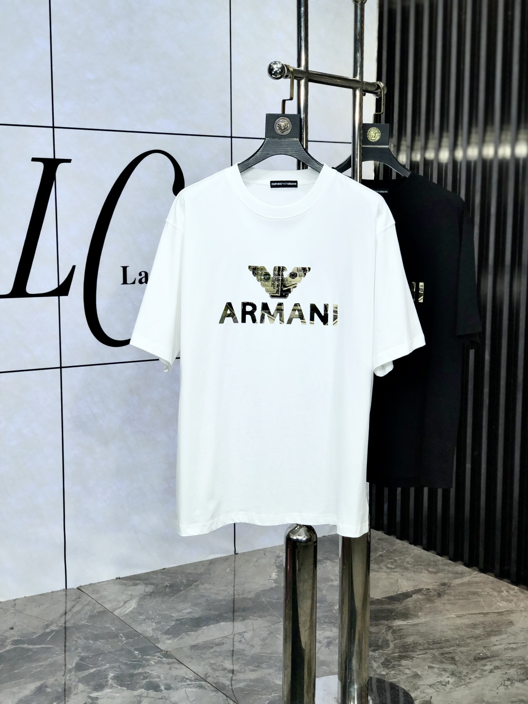 NO:447253,.Armani. Wear 200 catties. 2025 spring and summer new product fashionable round neck short sleeve high-end custom versatile style!  More practical, anyone can easily control it. It is made of pure cotton fabric, luxurious and classic brand logo design, m is very high-end and must-have if you understand the goods!  The style and tailoring are very exquisite, and the S shows the aura and highlights the exquisiteness of men. This is the unique feature, the right slim fit, and the upper body effect is very good. Size xs-xxL. Subscribe to the height and weight by placing an order, Armani, T-shirt, alexander wang19860909.阿玛尼.穿200斤.2025春夏新品时尚圆领短袖高级定制百搭款式！更有实用感 任何人都可以轻松驾驭 采用纯棉面料制作,奢华经典品牌logo设计,m非常显档次懂货的必须入！版型剪裁属于修身款 非常精致,s显气场,又会凸显男士的精致,这就是独到之处,恰到好处的修身,上身效果非常赞.尺码xs-xxL.下单报身高体重,,armani,T-shirt,alexander wang,Men's clothing