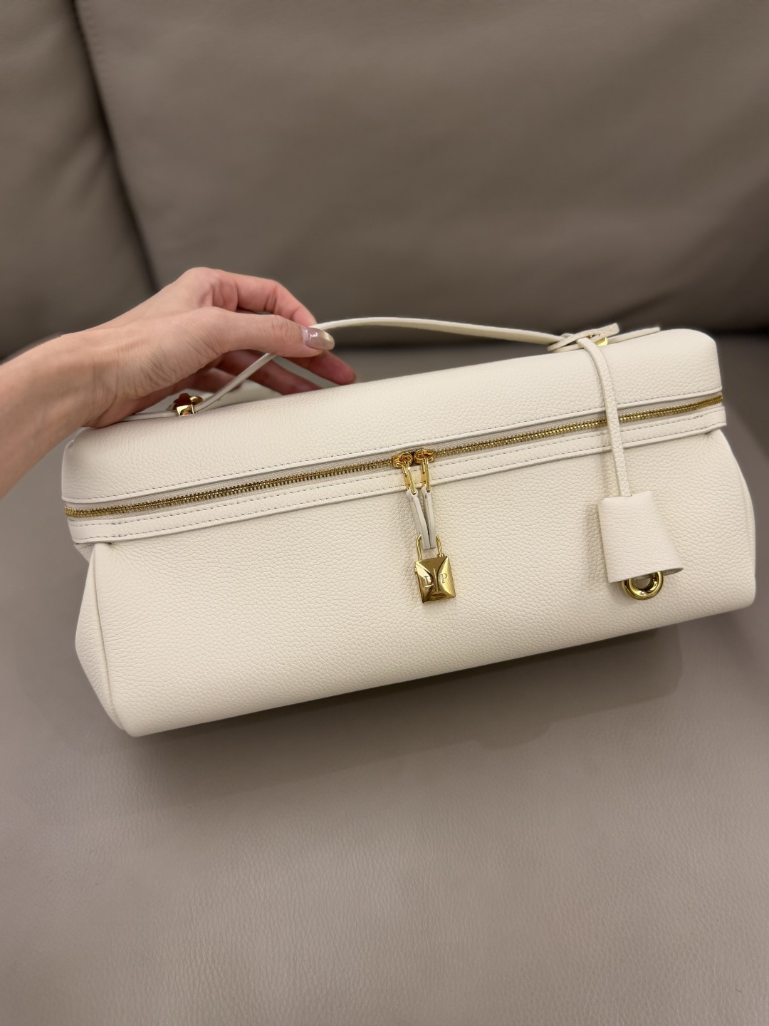 _dmV9swE-8j5VU_lAnyaWWszhq3zoN9xeYpXP56g