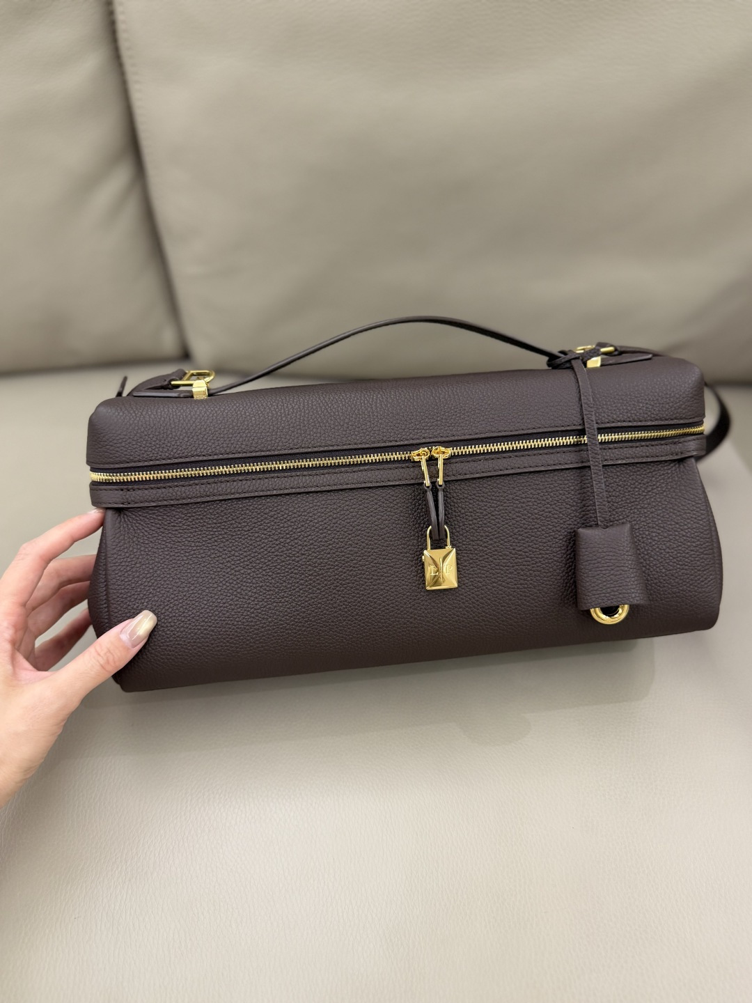 _dwF9s7PURmAKb-B_ZBlG_02sMXVKDxkXOYWrUqg