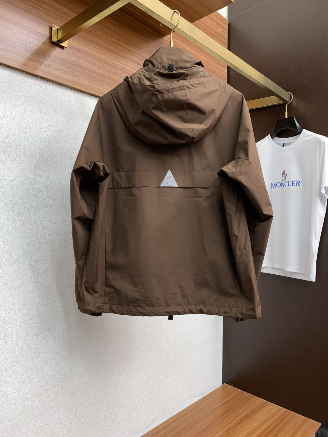  蒙口 2025年秋冬新款 官网 高端原厂代工出品，
官方经典王牌单品！最新棉衣夹克外套 多明星穿搭示范