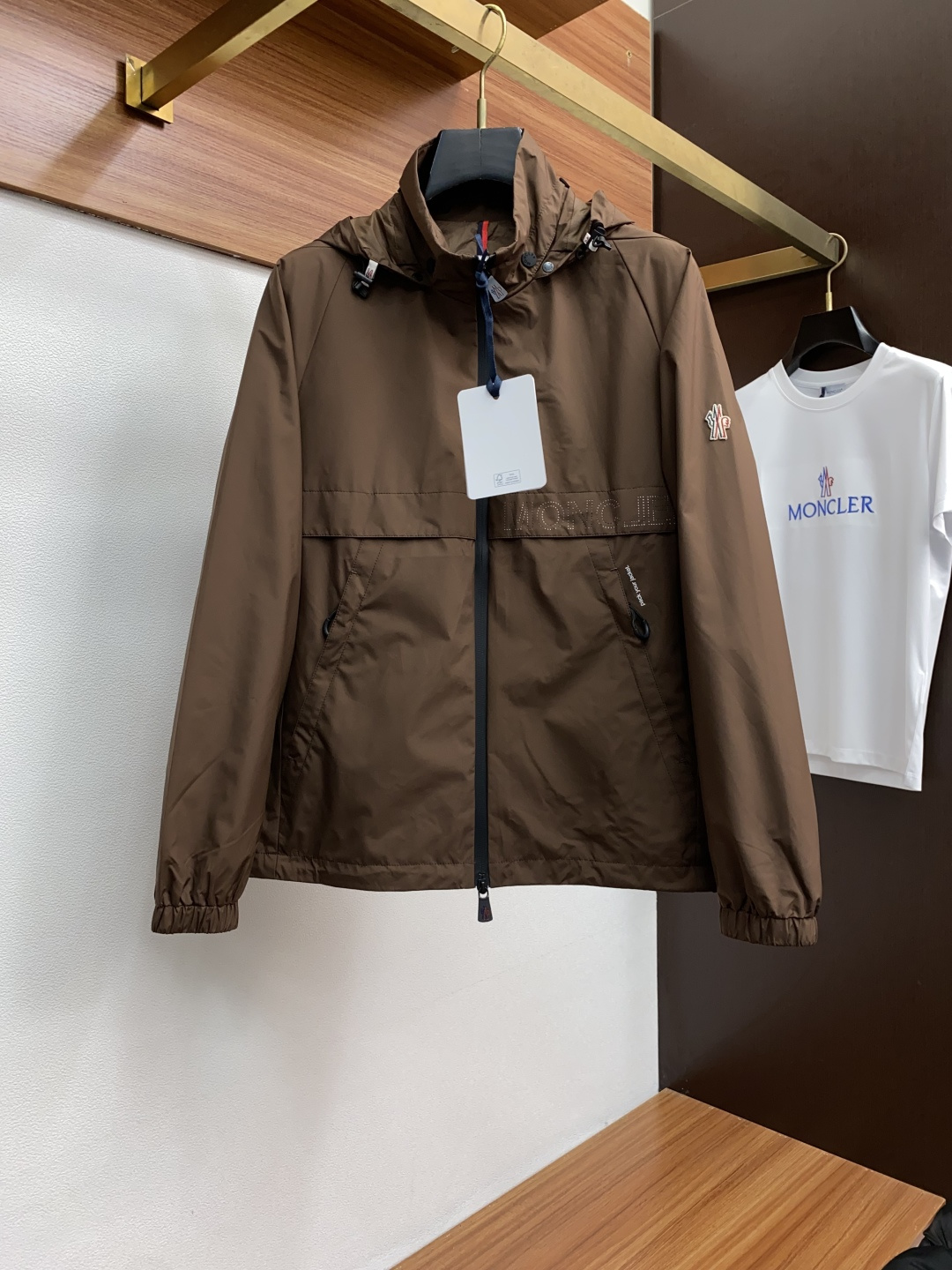  蒙口 2025年秋冬新款 官网 高端原厂代工出品，
官方经典王牌单品！最新棉衣夹克外套 多明星穿搭示范