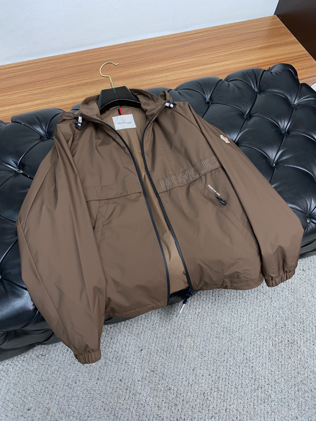  蒙口 2025年秋冬新款 官网 高端原厂代工出品，
官方经典王牌单品！最新棉衣夹克外套 多明星穿搭示范