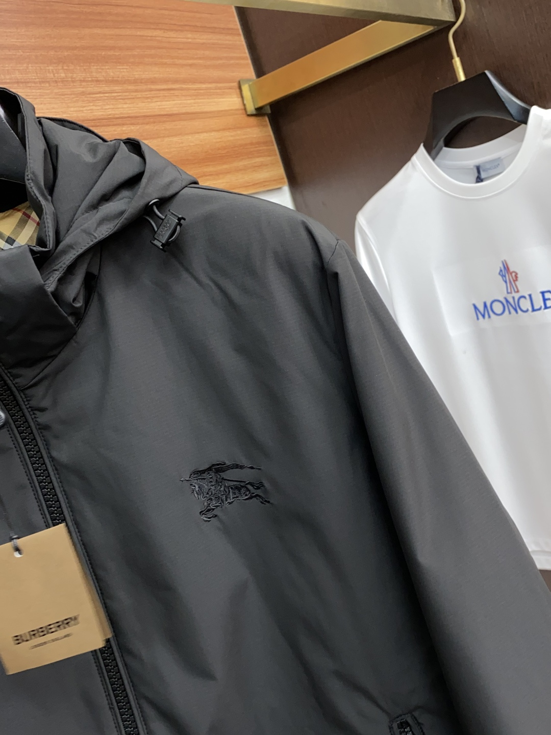  巴宝莉 2025年秋冬新款 官网 高端原厂代工出品，
官方经典王牌单品！最新棉衣夹克外套 多明星穿搭示