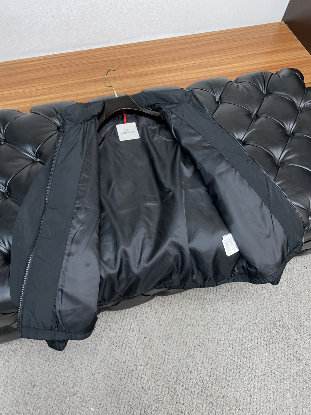  蒙口 2025年秋冬新款 官网 高端原厂代工出品，
官方经典王牌单品！最新棉衣夹克外套 多明星穿搭示范