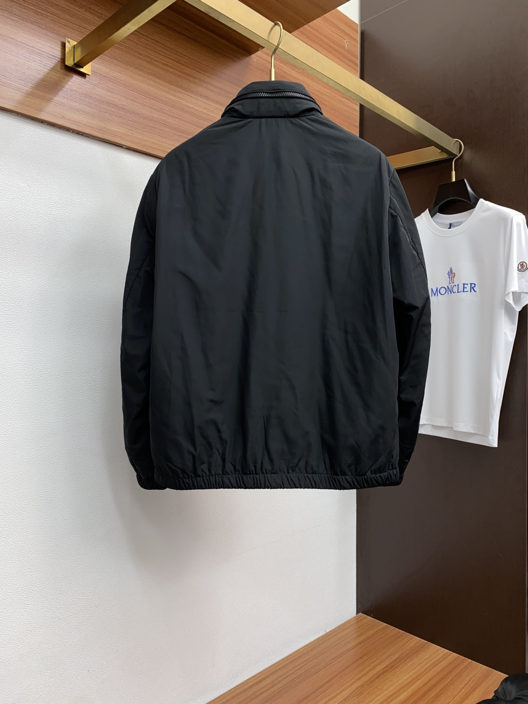  蒙口 2025年秋冬新款 官网 高端原厂代工出品，
官方经典王牌单品！最新棉衣夹克外套 多明星穿搭示范