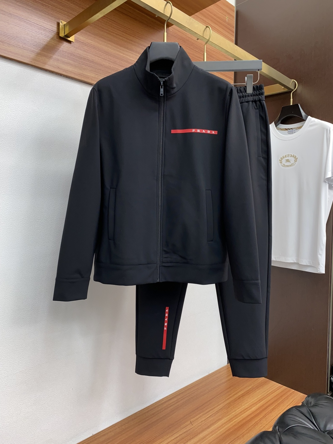 Prada 2025 Autumn Winter Fashion Set with High-Density Polyester Fibre – Review & Recommendations - 图片 1