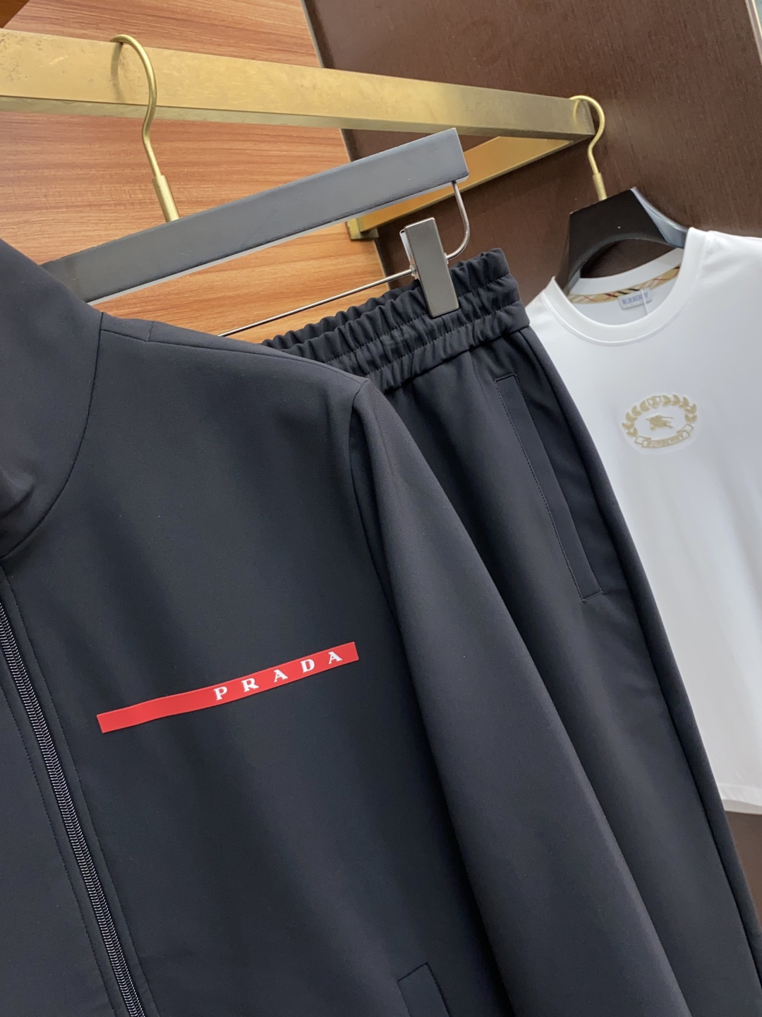 Prada 2025 Autumn Winter Fashion Set with High-Density Polyester Fibre – Review & Recommendations - 图片 3