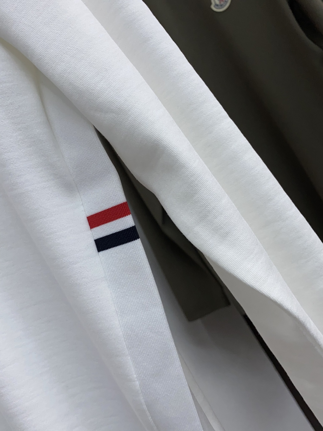  蒙口 2025秋冬专柜新款 时尚休闲打底衫长袖T恤，精选进口高密度膨体暖姜天丝德绒系列膨体蓄暖，糯感新