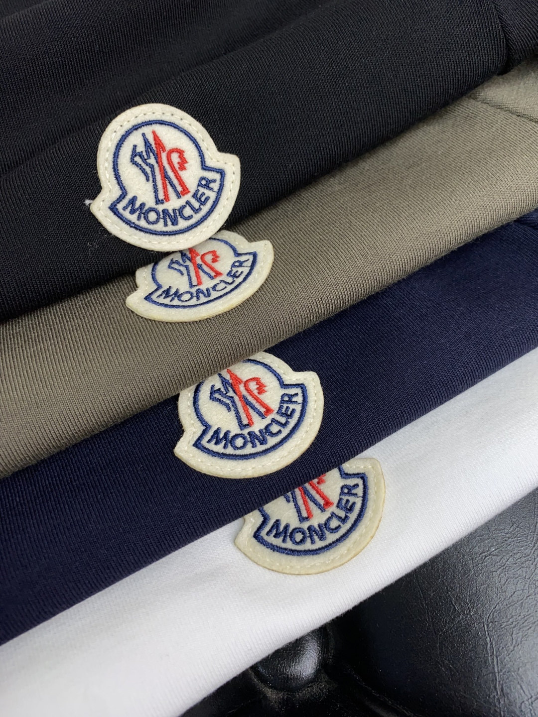  蒙口 2025秋冬专柜新款 时尚休闲打底衫长袖T恤，精选进口高密度膨体暖姜天丝德绒系列膨体蓄暖，糯感新