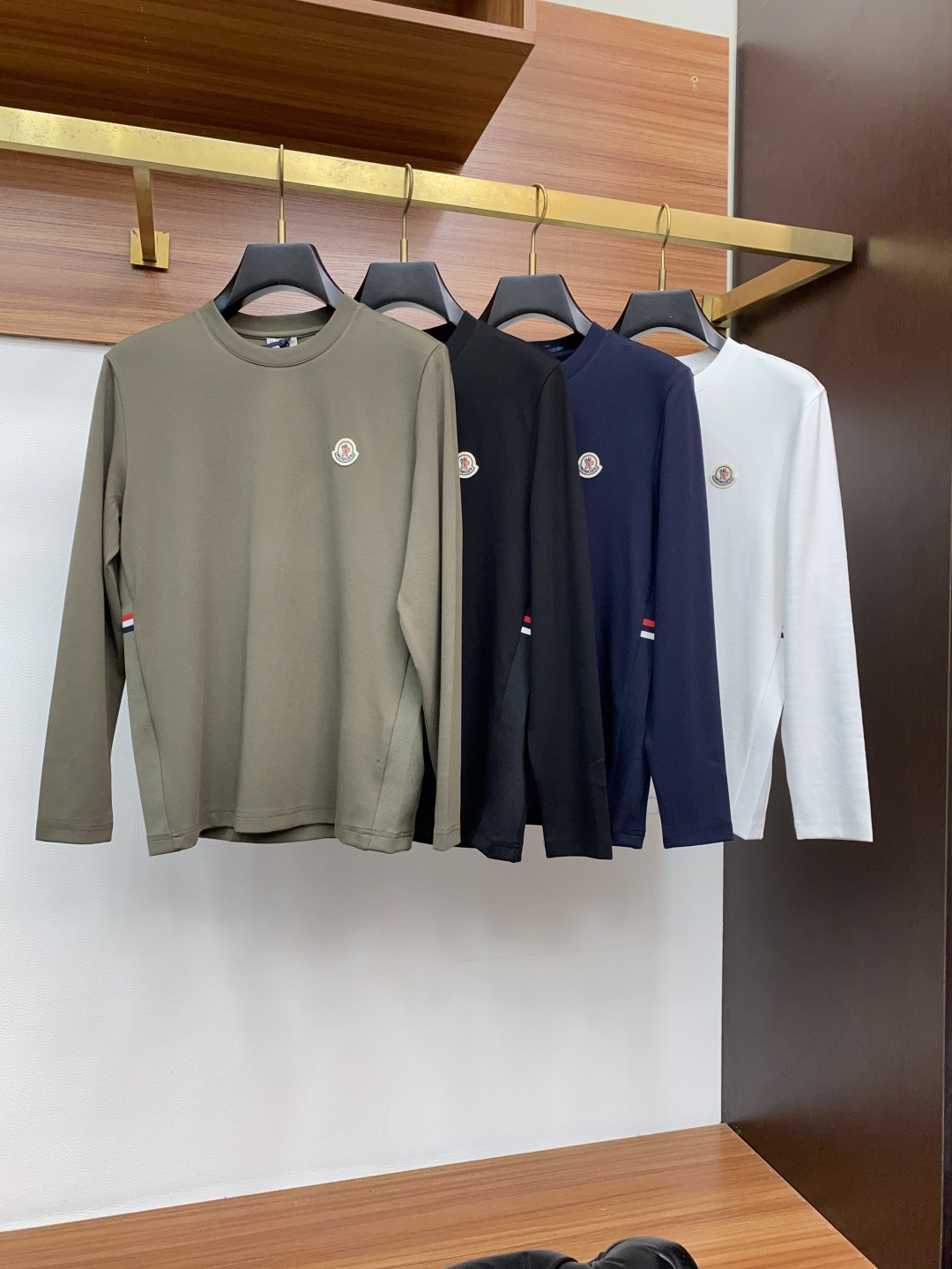  蒙口 2025秋冬专柜新款 时尚休闲打底衫长袖T恤，精选进口高密度膨体暖姜天丝德绒系列膨体蓄暖，糯感新