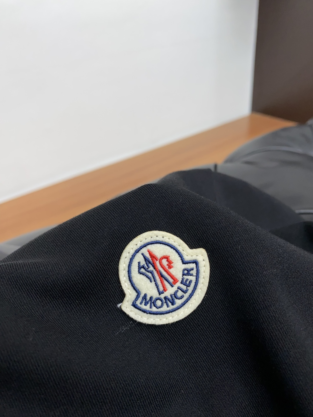  蒙口 2025秋冬专柜新款 时尚休闲打底衫长袖T恤，精选进口高密度膨体暖姜天丝德绒系列膨体蓄暖，糯感新