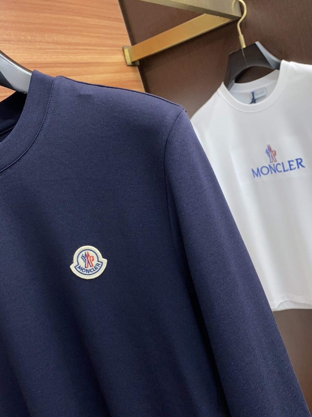  蒙口 2025秋冬专柜新款 时尚休闲打底衫长袖T恤，精选进口高密度膨体暖姜天丝德绒系列膨体蓄暖，糯感新