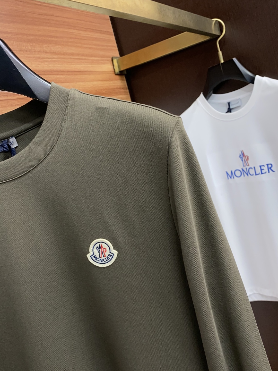  蒙口 诺悠翩雅 2025秋冬专柜新款 时尚休闲打底衫长袖T恤，精选进口高密度膨体暖姜天丝德绒系列膨体蓄