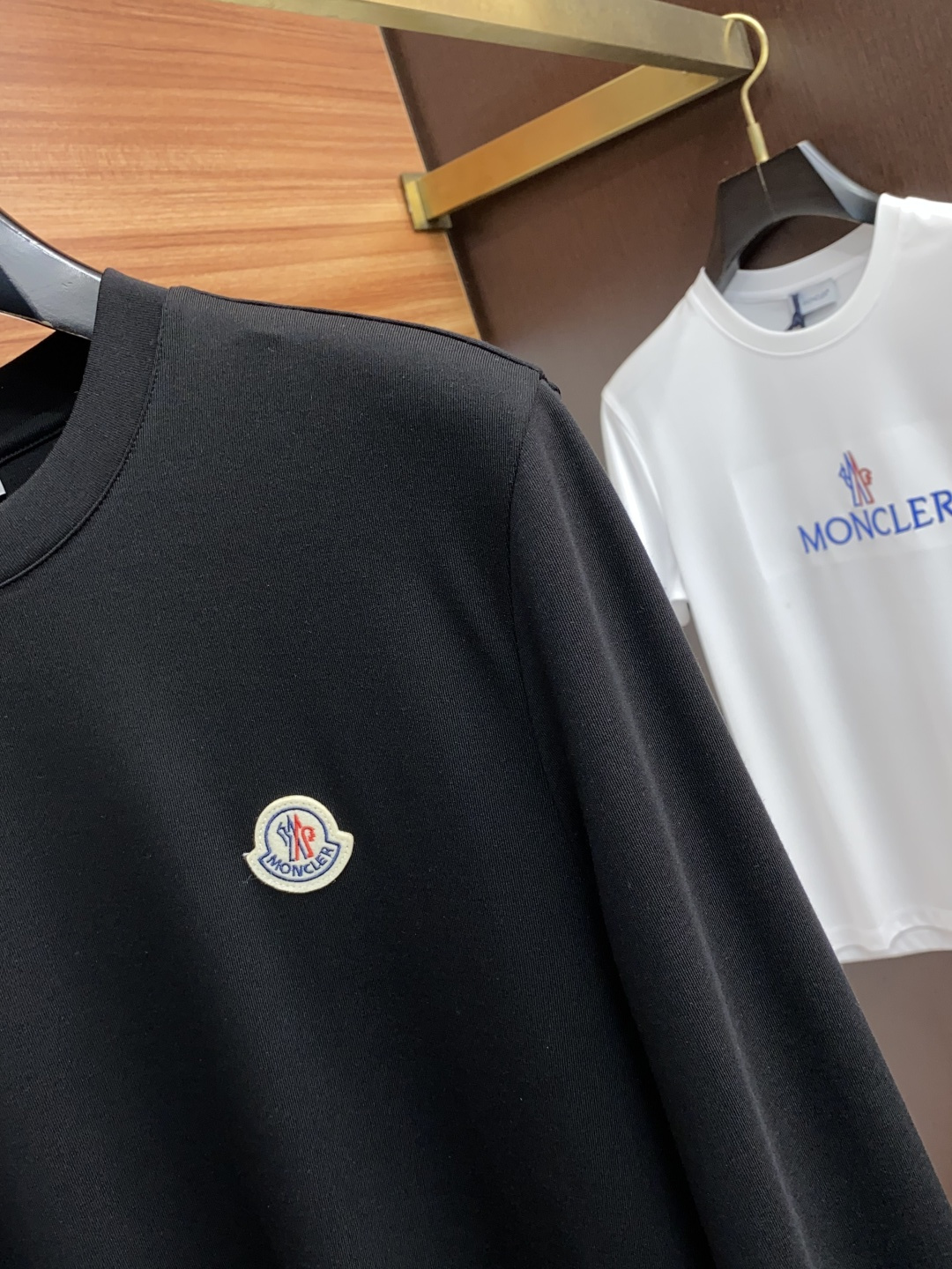  蒙口 2025秋冬专柜新款 时尚休闲打底衫长袖T恤，精选进口高密度膨体暖姜天丝德绒系列膨体蓄暖，糯感新