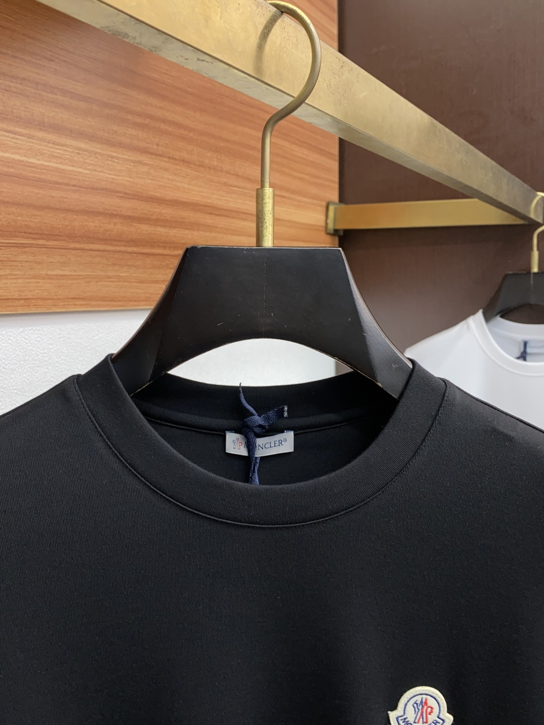  蒙口 2025秋冬专柜新款 时尚休闲打底衫长袖T恤，精选进口高密度膨体暖姜天丝德绒系列膨体蓄暖，糯感新