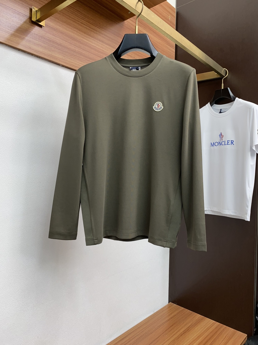  蒙口 诺悠翩雅 2025秋冬专柜新款 时尚休闲打底衫长袖T恤，精选进口高密度膨体暖姜天丝德绒系列膨体蓄