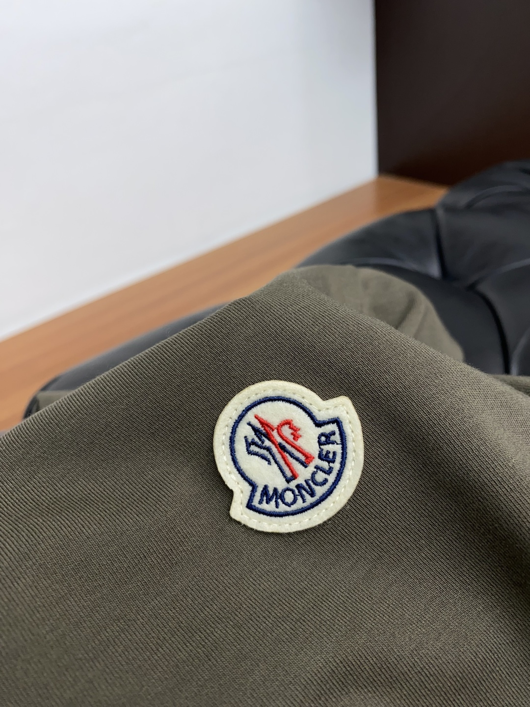  蒙口 诺悠翩雅 2025秋冬专柜新款 时尚休闲打底衫长袖T恤，精选进口高密度膨体暖姜天丝德绒系列膨体蓄