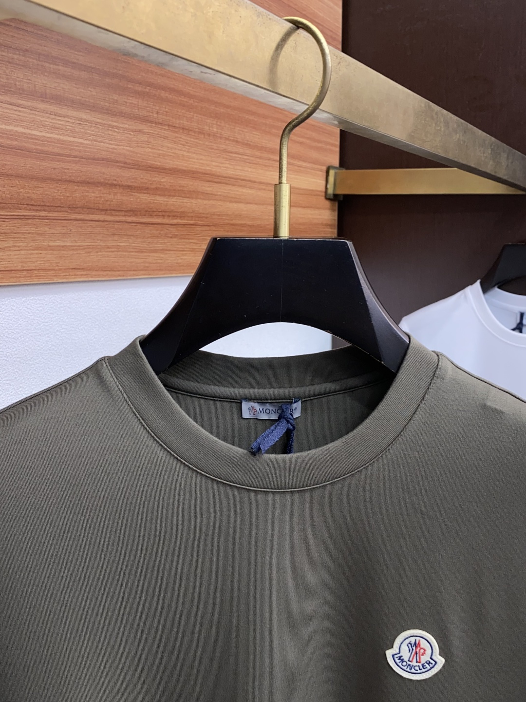  蒙口 诺悠翩雅 2025秋冬专柜新款 时尚休闲打底衫长袖T恤，精选进口高密度膨体暖姜天丝德绒系列膨体蓄