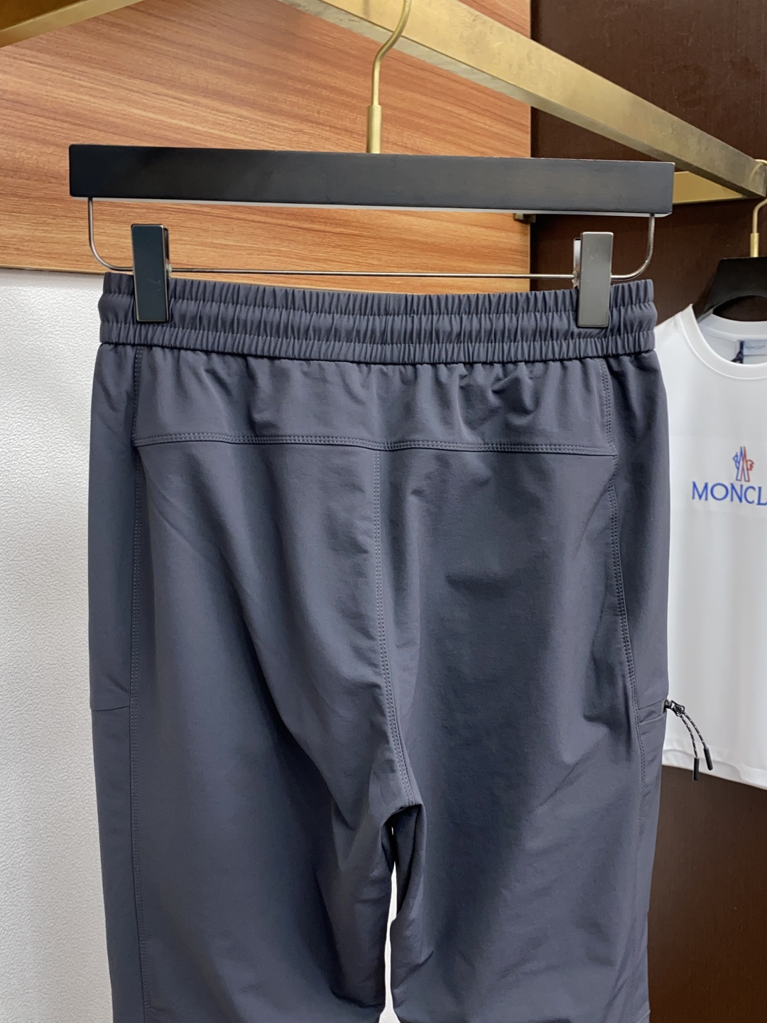  始祖鸟  2025新款，户外最新休闲裤。原版裤型上身休闲百搭、随性慵懒范，高级定制进口定织针织面料，弹