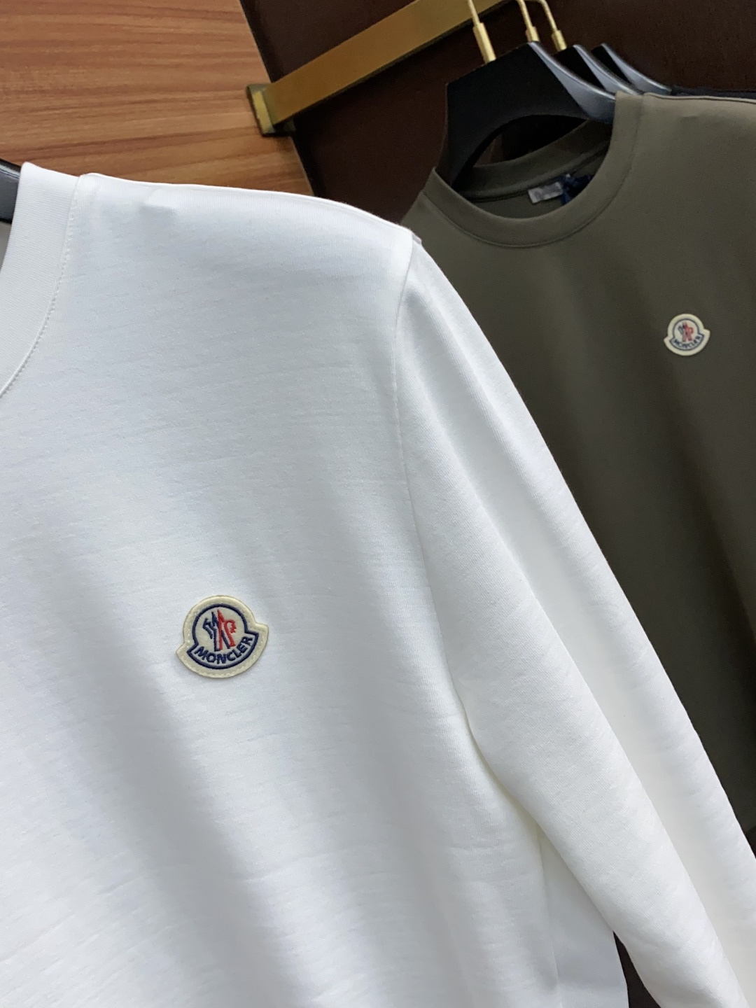  蒙口 2025秋冬专柜新款 时尚休闲打底衫长袖T恤，精选进口高密度膨体暖姜天丝德绒系列膨体蓄暖，糯感新