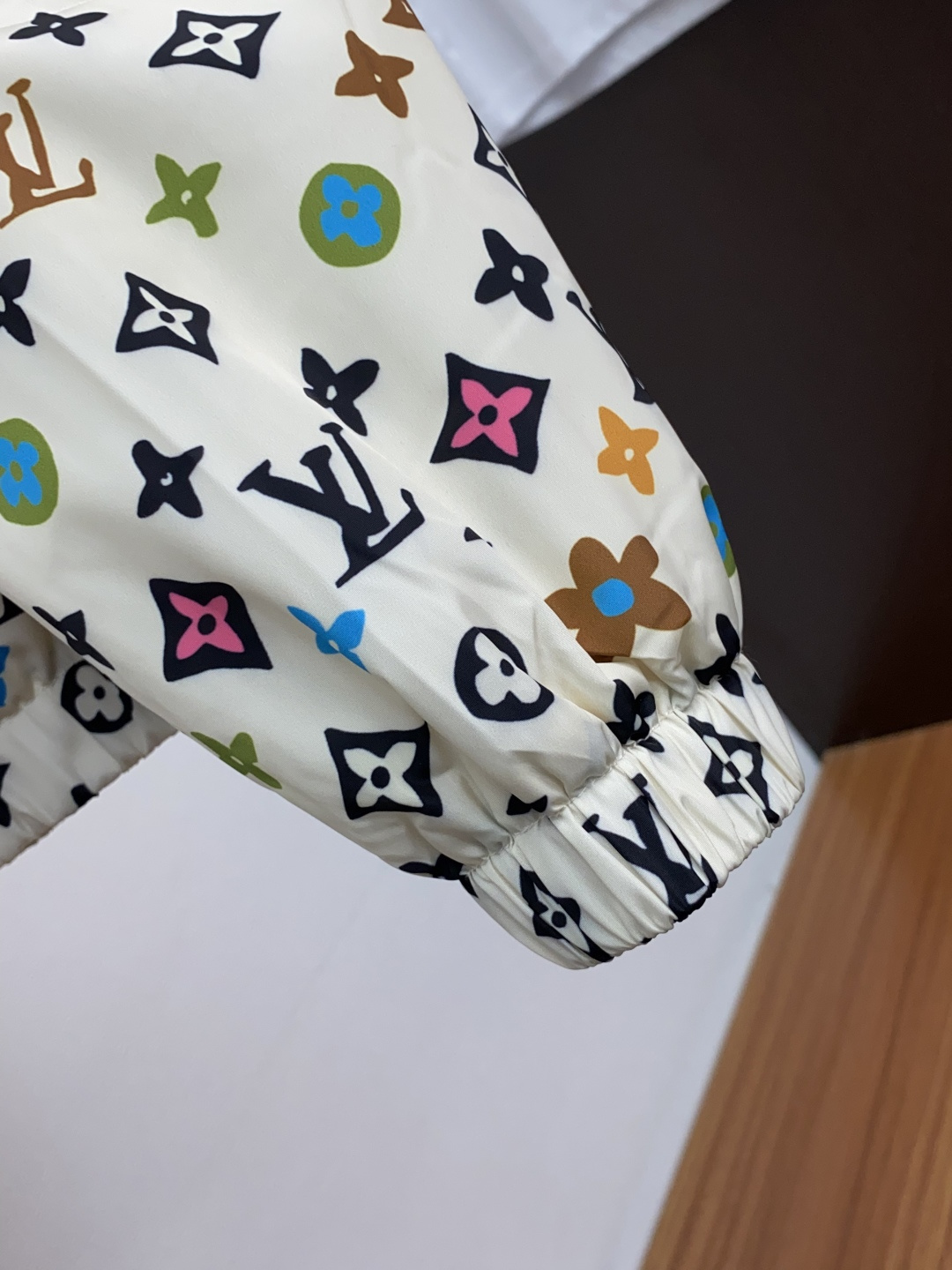 1v 路易威登 2025年秋冬新款 官网 高端原厂代工出品，官方经典王牌单品！最新棉衣夹克外套 多明星穿