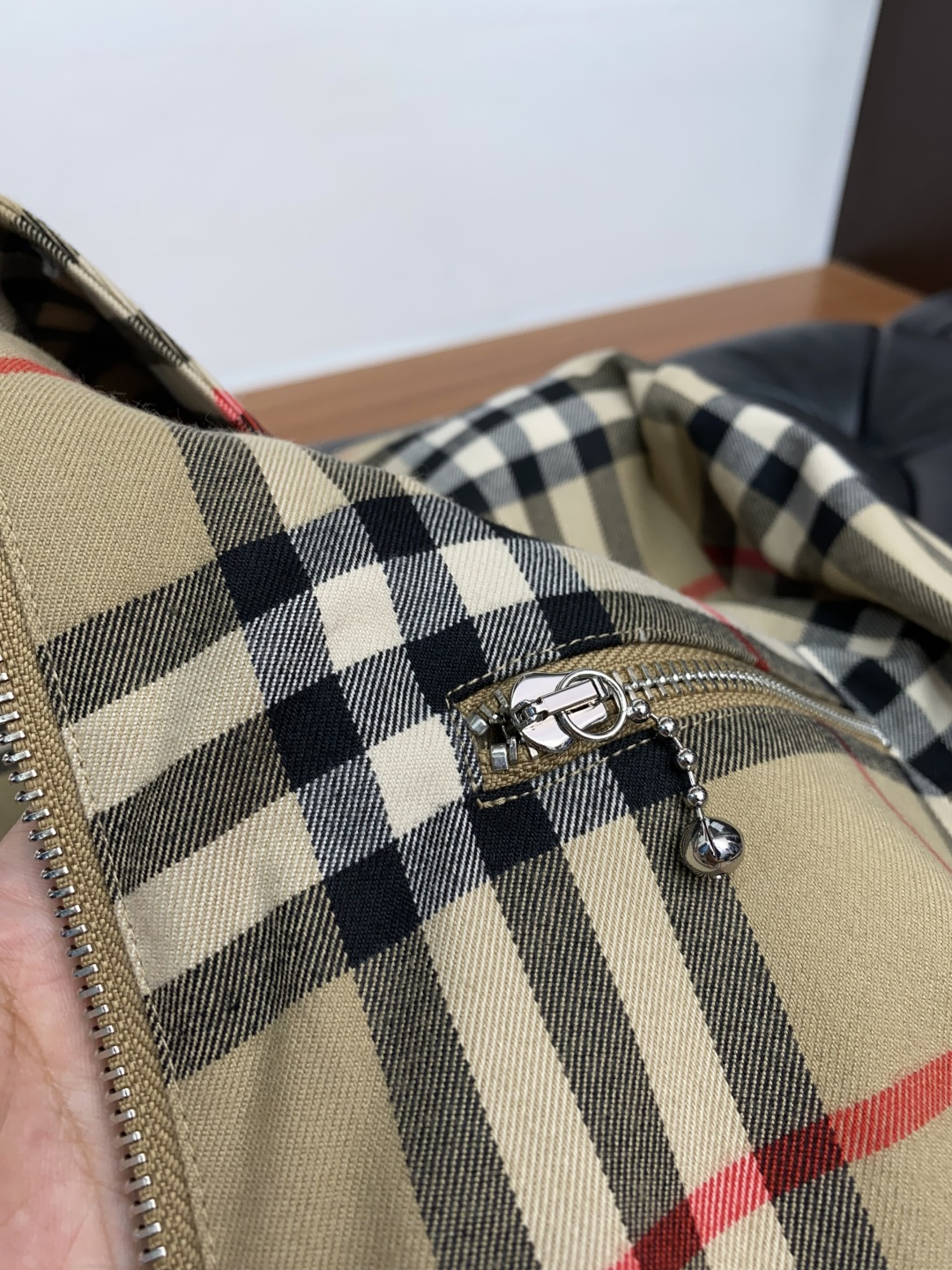  巴宝莉
2025年秋冬新款 官网 高端原厂代工出品，
官方经典王牌单品！最新棉衣夹克外套 多明星穿搭示