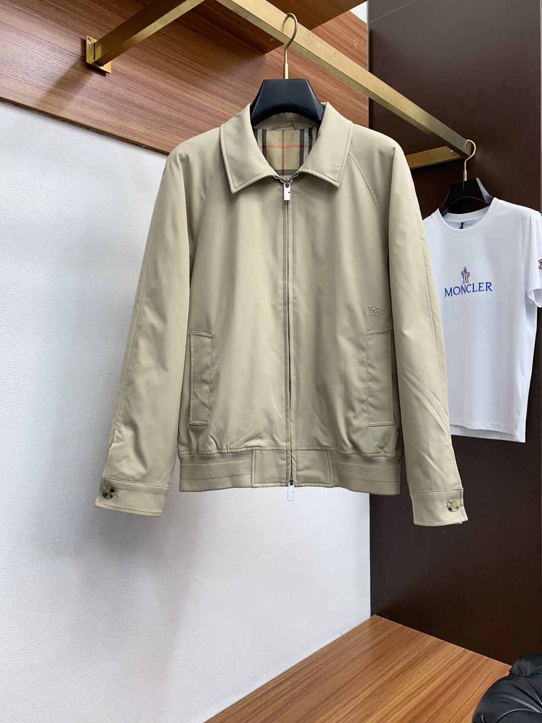 巴宝莉 2025年秋冬新款 官网 高端原厂代工出品，官方经典王牌单品！最新翻领夹克外套 多明星穿搭示范款