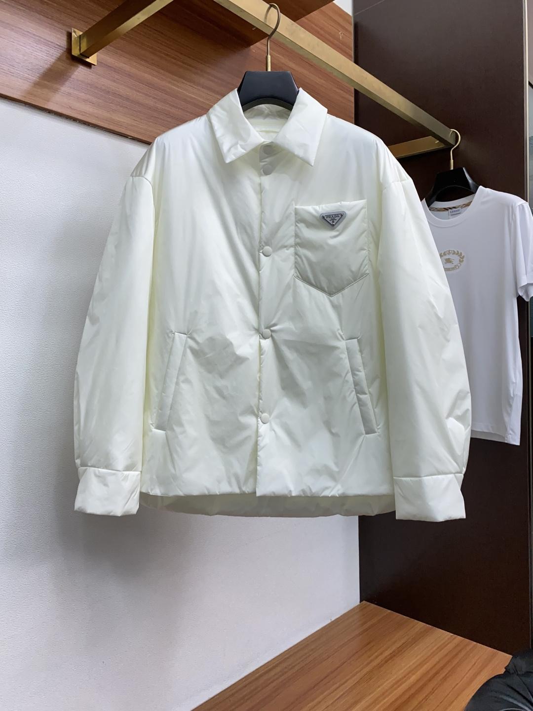 普拉达 2025年秋冬新款 官网 高端原厂代工出品，官方经典王牌单品！最新棉衣夹克外套 多明星穿搭示范款