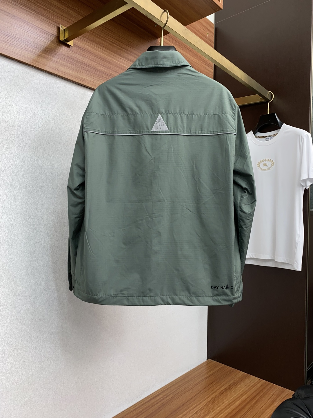  蒙口 2025年秋冬新款 官网 高端原厂代工出品，
官方经典王牌单品！最新棉衣夹克外套 多明星穿搭示范