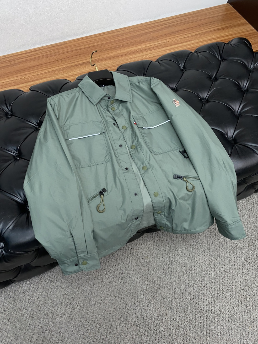  蒙口 2025年秋冬新款 官网 高端原厂代工出品，
官方经典王牌单品！最新棉衣夹克外套 多明星穿搭示范