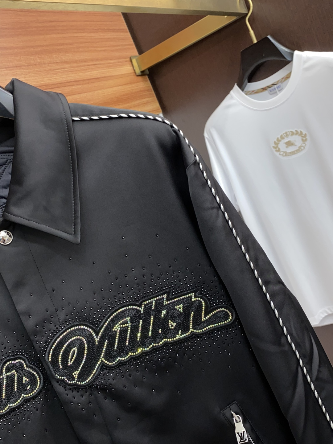  1v 路易威登 2025年秋冬新款 官网 高端原厂代工出品，
官方经典王牌单品！最新棉衣夹克外套 多明