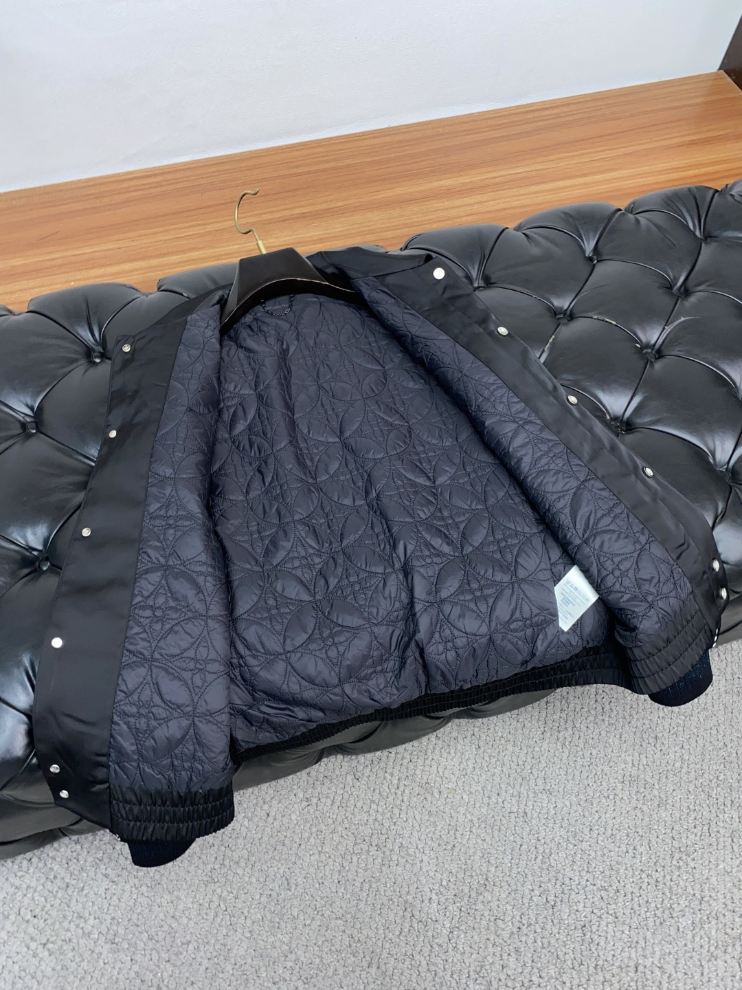  1v 路易威登 2025年秋冬新款 官网 高端原厂代工出品，
官方经典王牌单品！最新棉衣夹克外套 多明