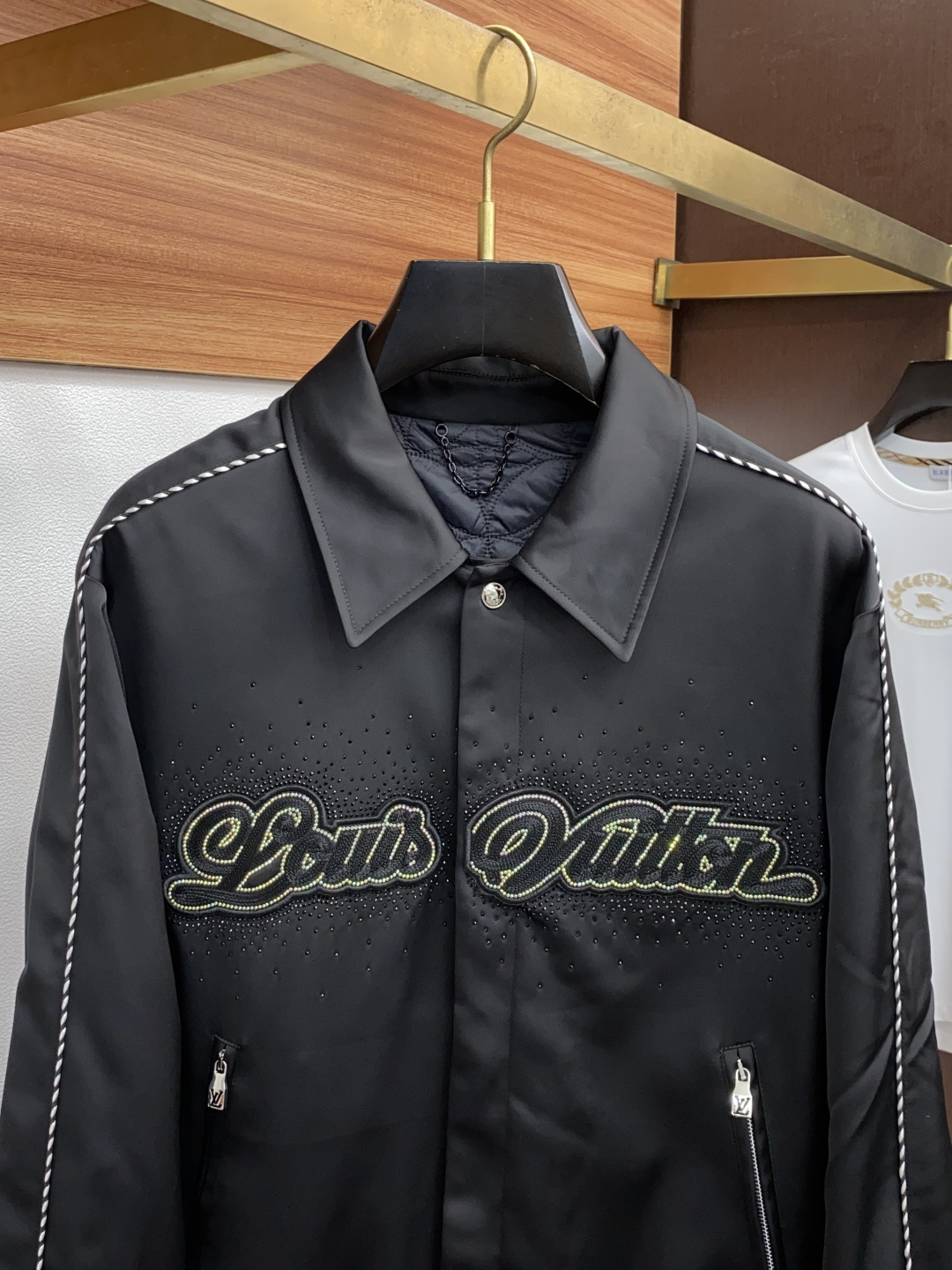  1v 路易威登 2025年秋冬新款 官网 高端原厂代工出品，
官方经典王牌单品！最新棉衣夹克外套 多明