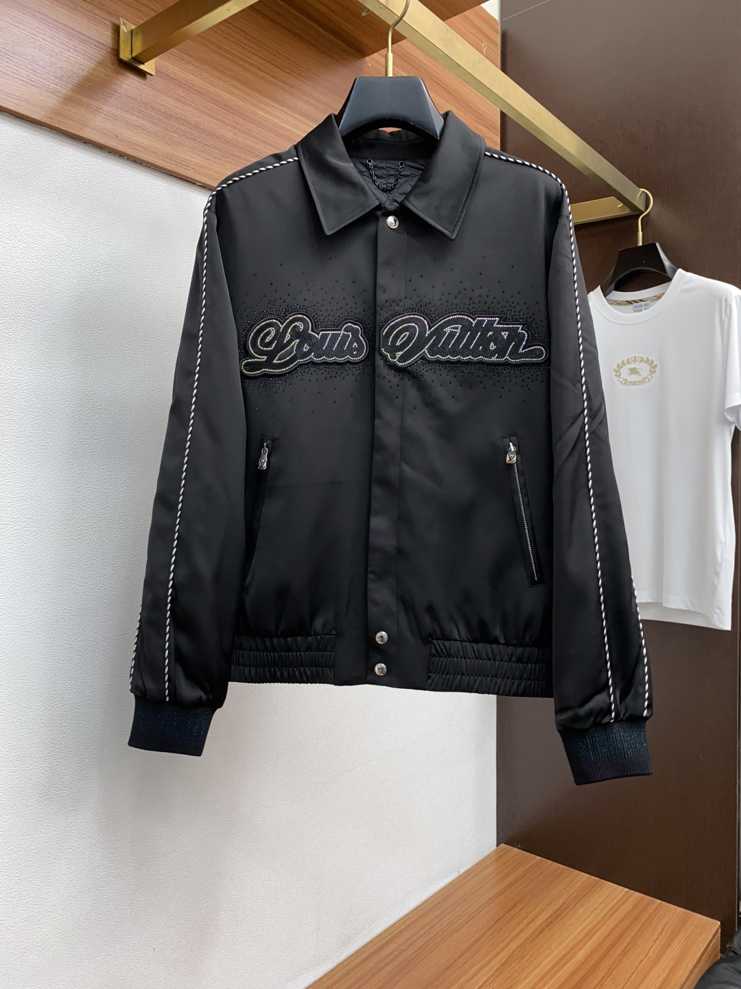  1v 路易威登 2025年秋冬新款 官网 高端原厂代工出品，
官方经典王牌单品！最新棉衣夹克外套 多明