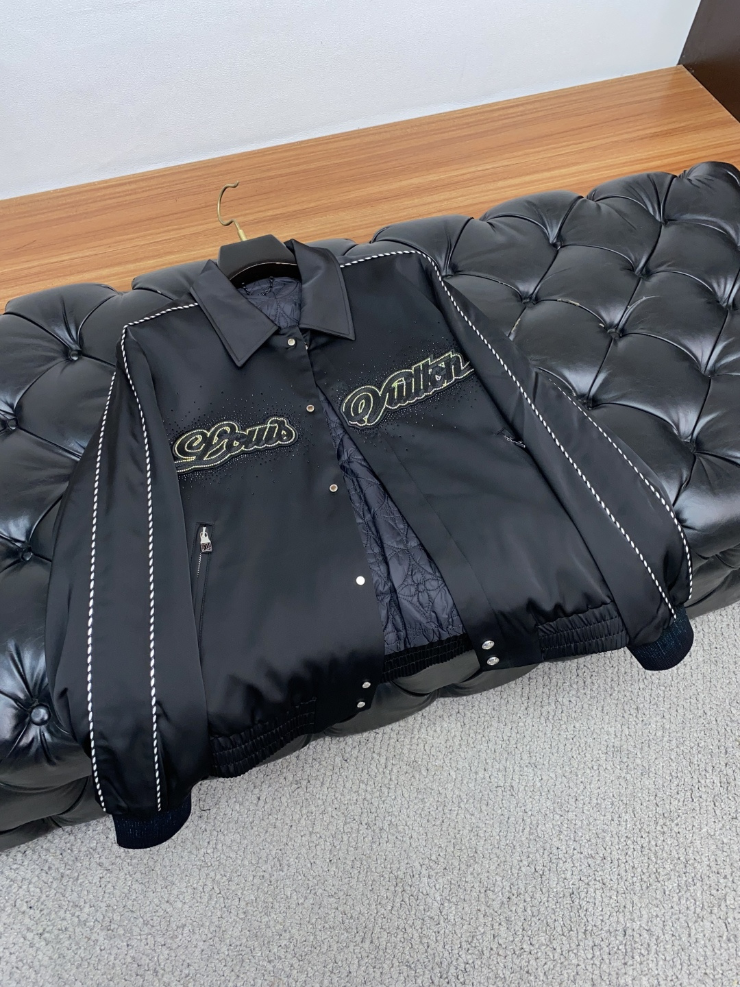  1v 路易威登 2025年秋冬新款 官网 高端原厂代工出品，
官方经典王牌单品！最新棉衣夹克外套 多明