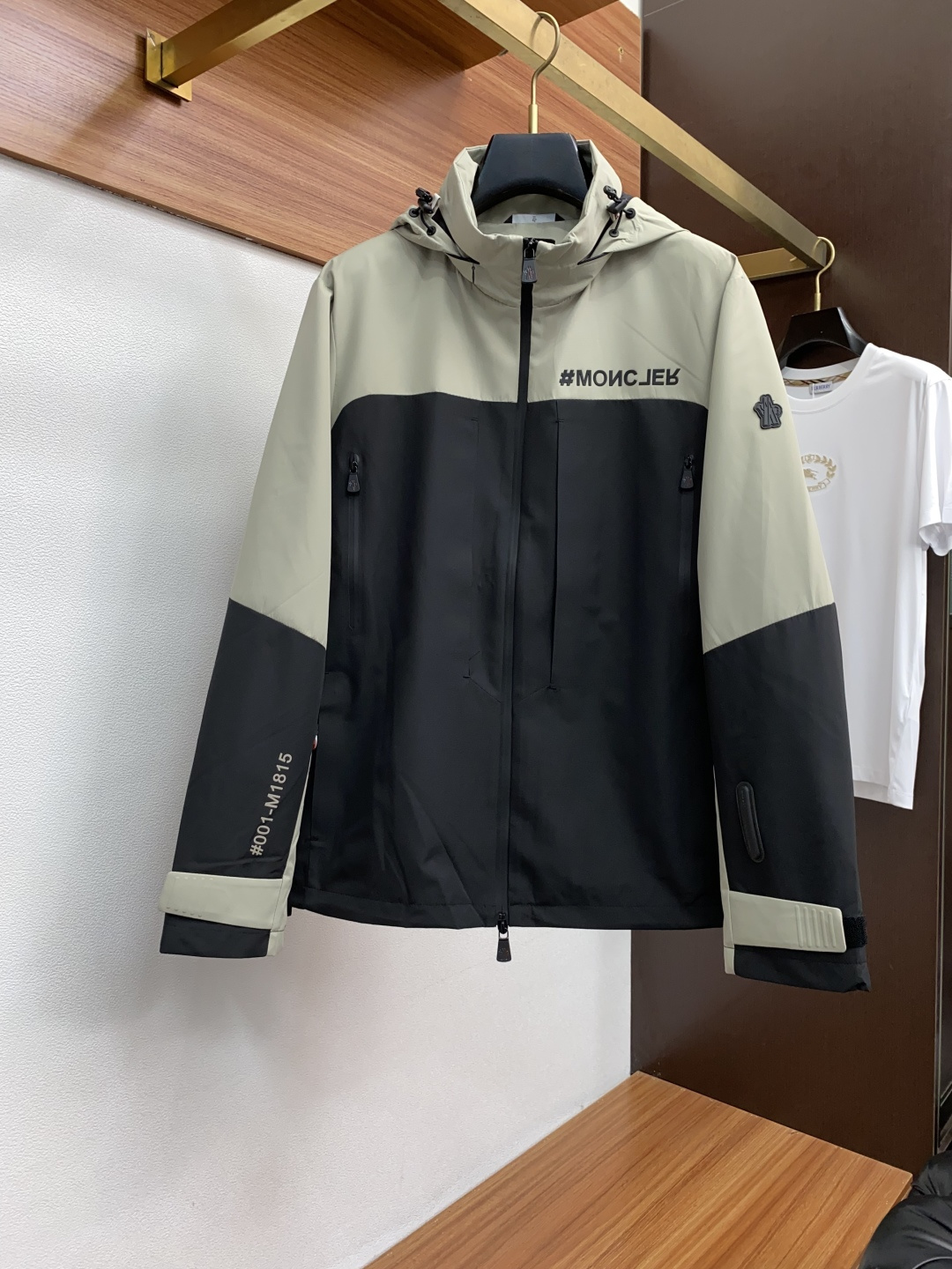  蒙口 2025年秋冬新款 官网 高端原厂代工出品，
官方经典王牌单品！最新夹克外套 多明星穿搭示范款！