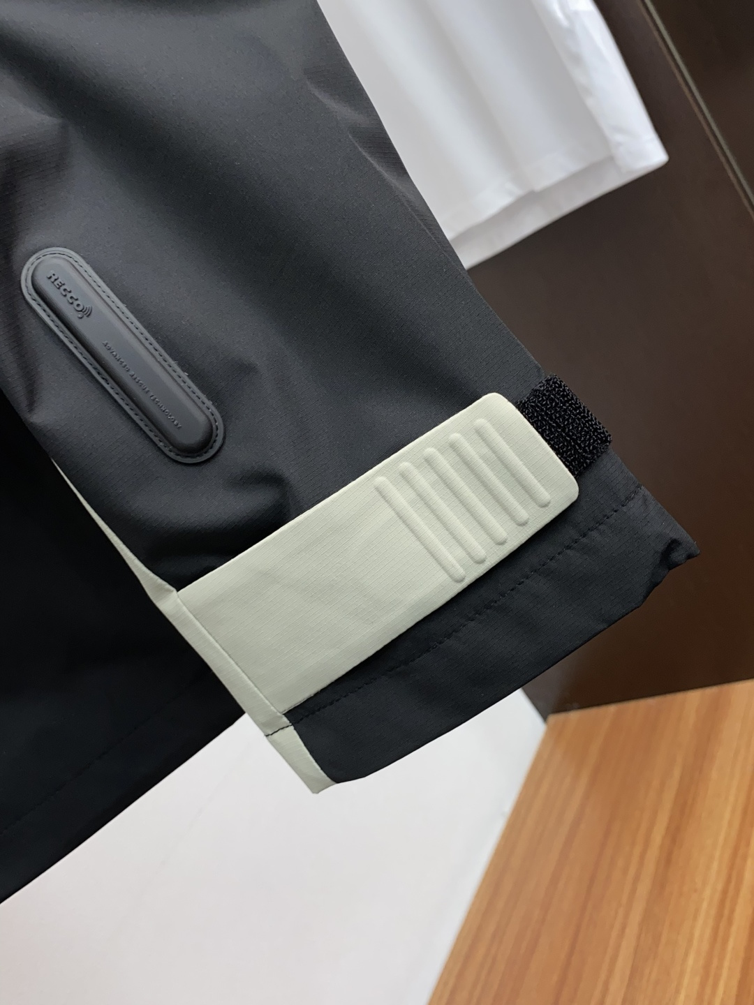  蒙口 2025年秋冬新款 官网 高端原厂代工出品，
官方经典王牌单品！最新夹克外套 多明星穿搭示范款！