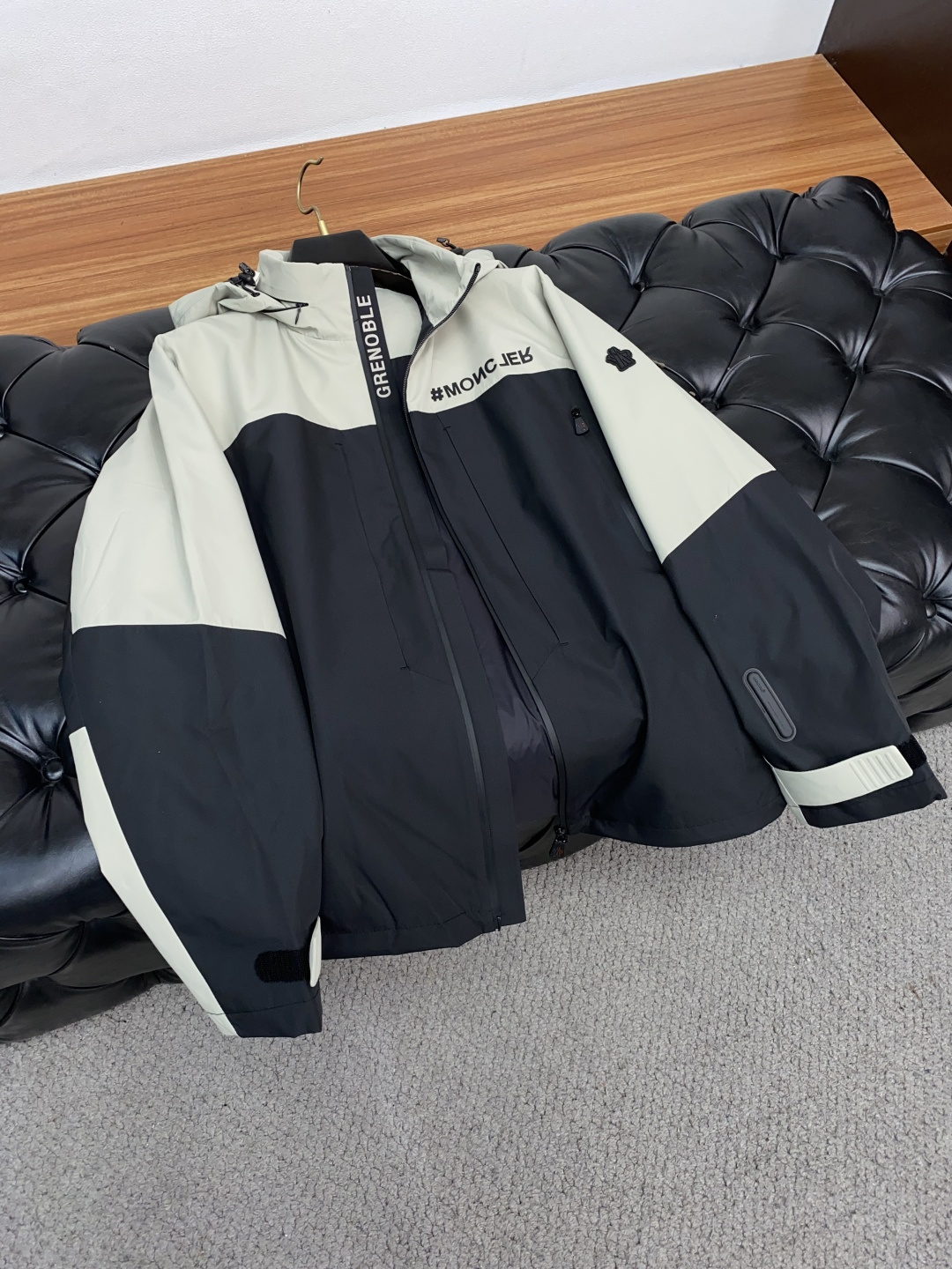  蒙口 2025年秋冬新款 官网 高端原厂代工出品，
官方经典王牌单品！最新夹克外套 多明星穿搭示范款！