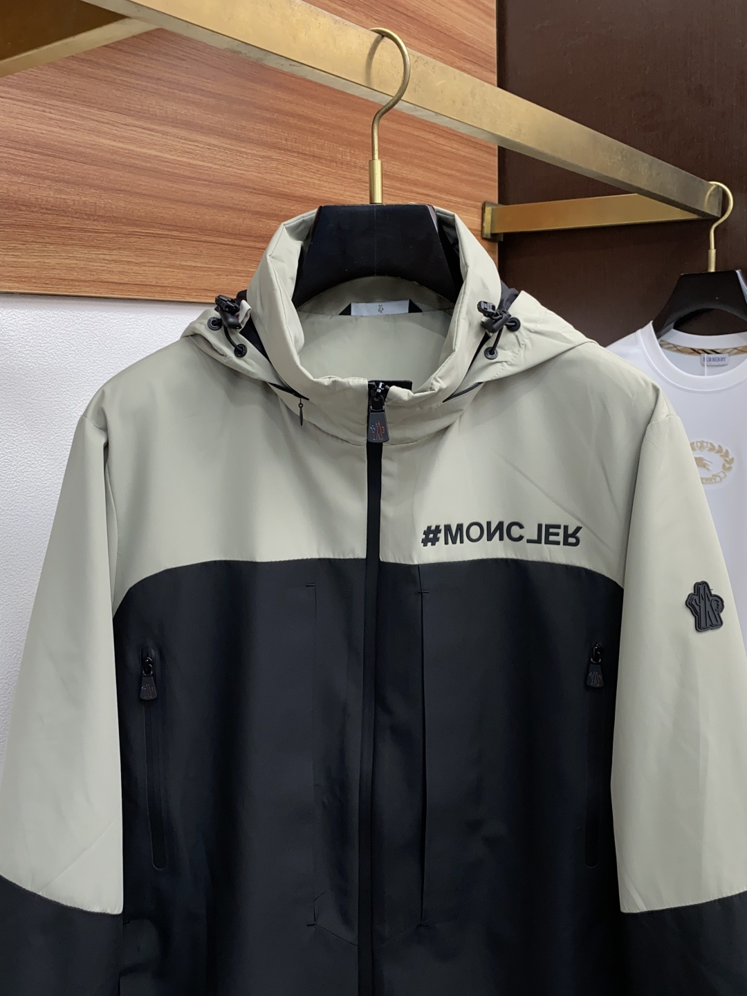  蒙口 2025年秋冬新款 官网 高端原厂代工出品，
官方经典王牌单品！最新夹克外套 多明星穿搭示范款！