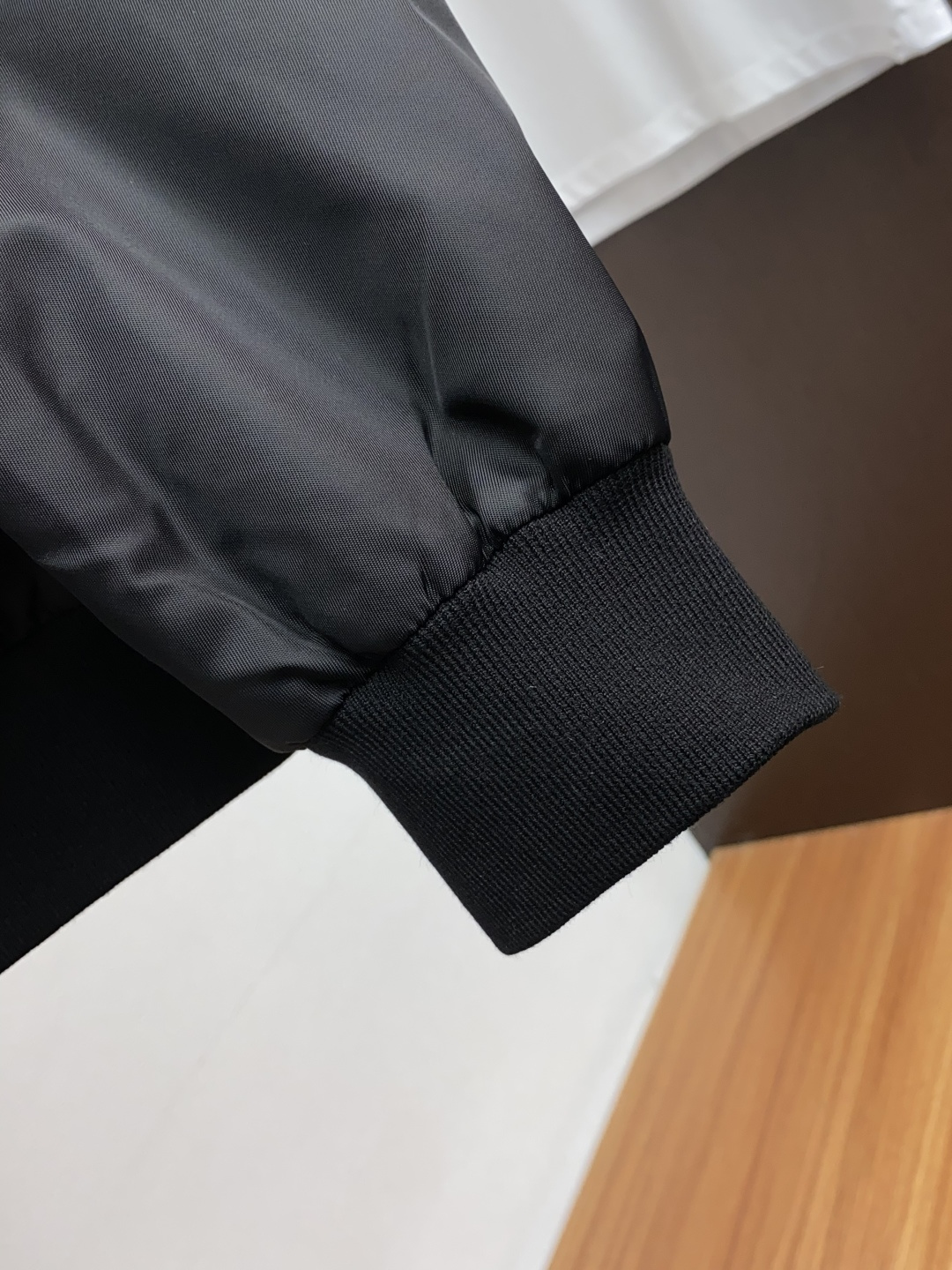 普拉达 2025年秋冬新款 官网 高端原厂代工出品，官方经典王牌单品！最新棉衣夹克外套 多明星穿搭示范款