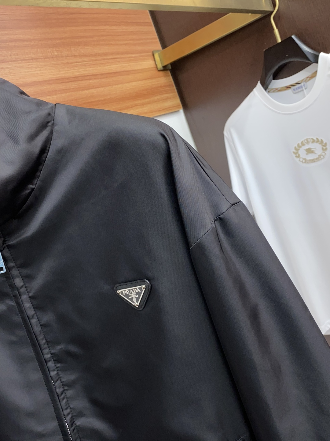 普拉达 2025年秋冬新款 官网 高端原厂代工出品，官方经典王牌单品！最新棉衣夹克外套 多明星穿搭示范款