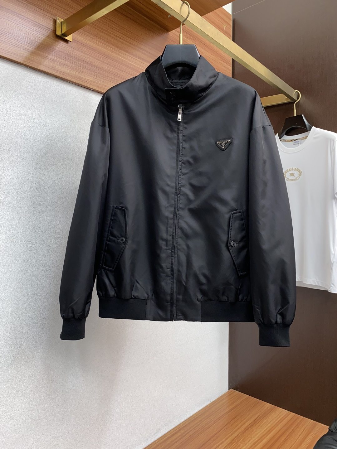 普拉达 2025年秋冬新款 官网 高端原厂代工出品，官方经典王牌单品！最新棉衣夹克外套 多明星穿搭示范款
