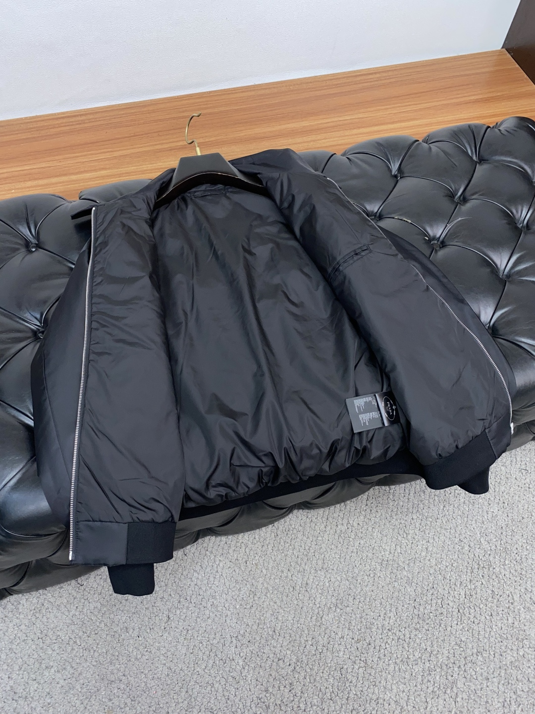 普拉达 2025年秋冬新款 官网 高端原厂代工出品，官方经典王牌单品！最新棉衣夹克外套 多明星穿搭示范款